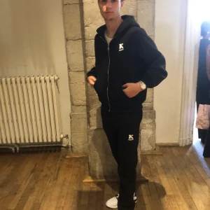 Ensemble Veste à Capuche et Pantalon Noir