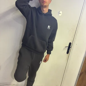 Ensemble Sweat à Capuche et Pantalon Gris Antracite