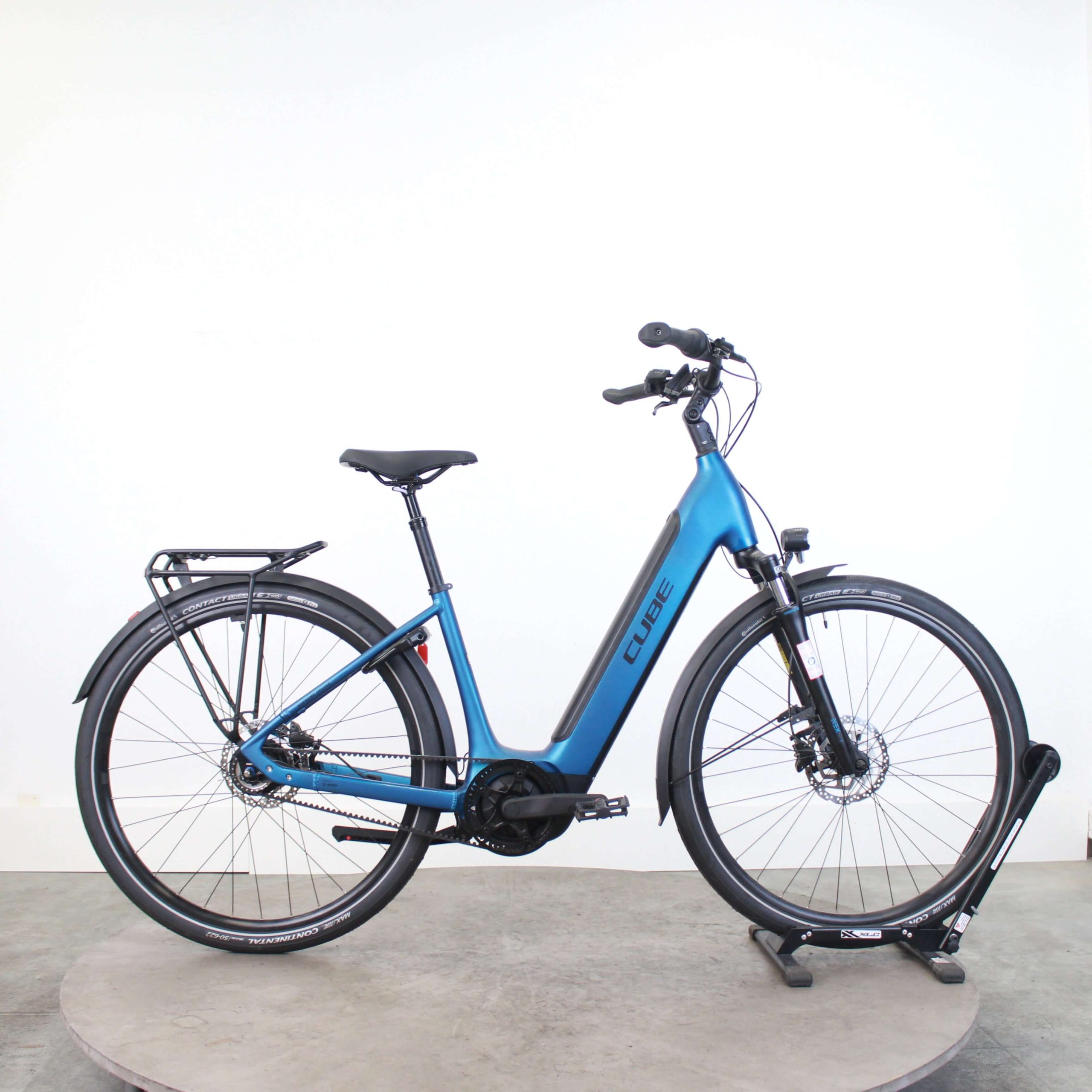 Vélo de ville électrique Cube Supreme Hybrid Deluxe ON 625